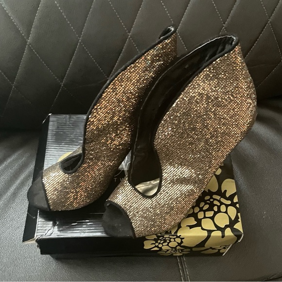 Buy 2 and get 1 free of equal/lesser value. 12/3/2023. Come shop on a budget! - Picture 4 of 4